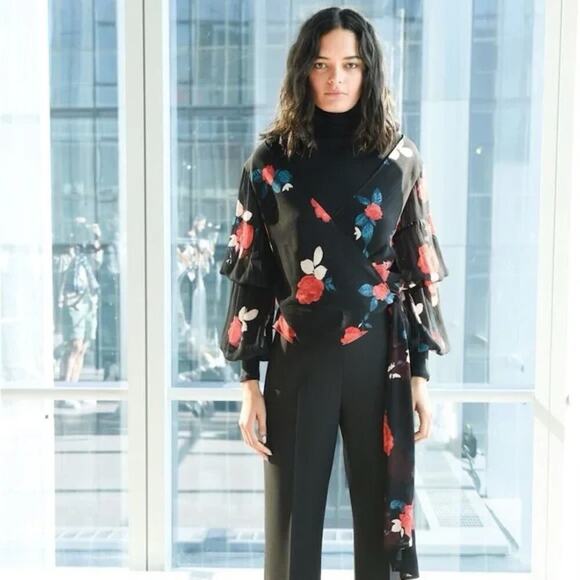 Club Monaco Top Womens XS Black Silk Floral Wrap Tie Bell Sleeve Darlana Vamp - Picture 3 of 14